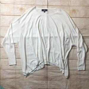 Elegant White Crew Neck Sweater